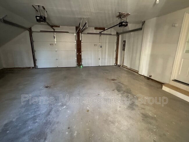 Building Photo - 42 Blueberry Ln