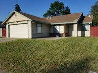 Building Photo - House For Rent!