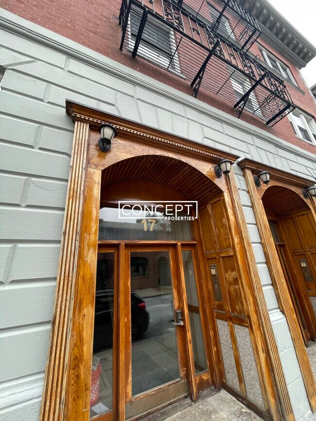 Building Photo - 17 Aberdeen St