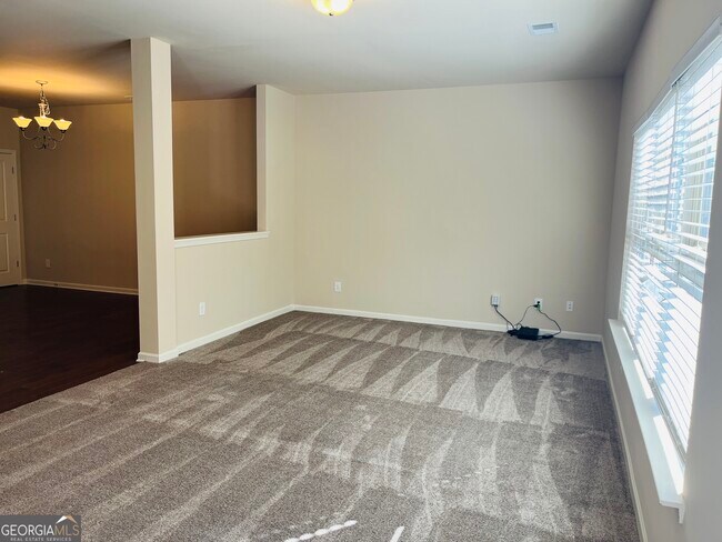 Building Photo - 261 Stillwood Dr