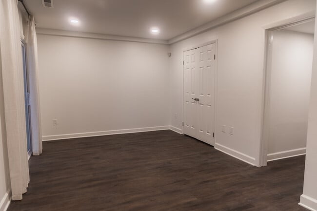 Building Photo - 1613 Valencia Way