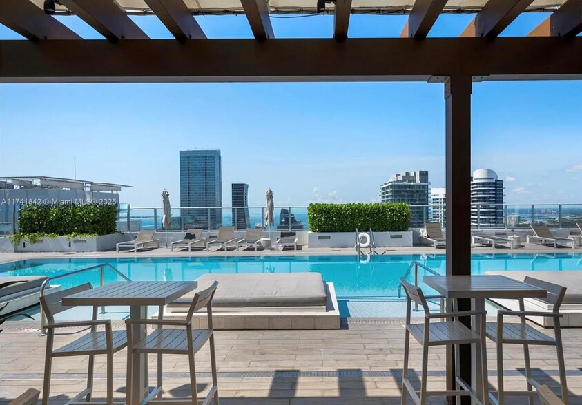 Building Photo - 1010 Brickell Ave