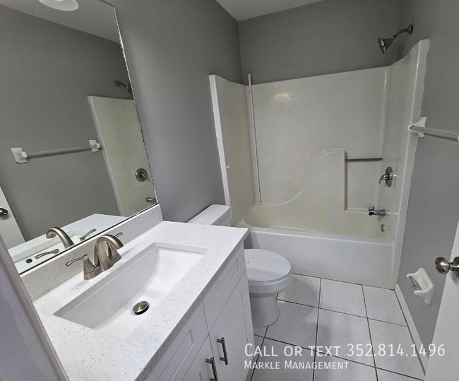 Building Photo - 2703 Lorraine Dr