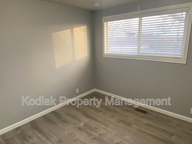 Building Photo - 768 N 150 W