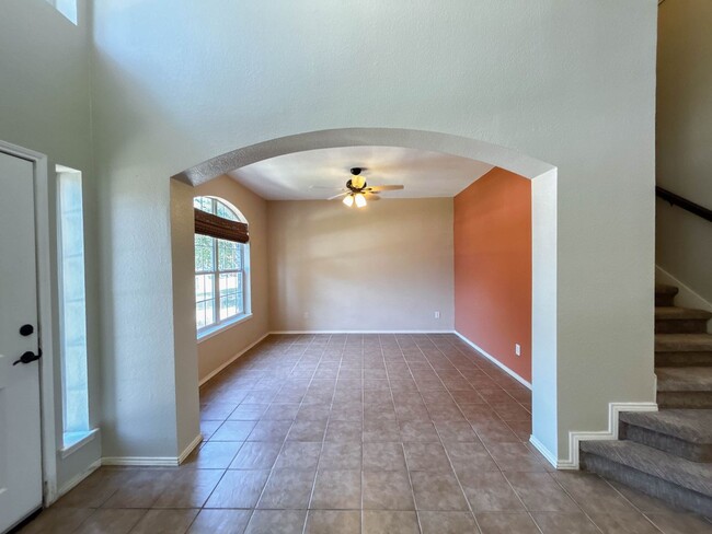 Building Photo - Beautiful 4-Bedroom 2-Bath Home with Attac...