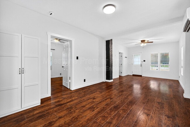 Building Photo - 1129 W Owings St