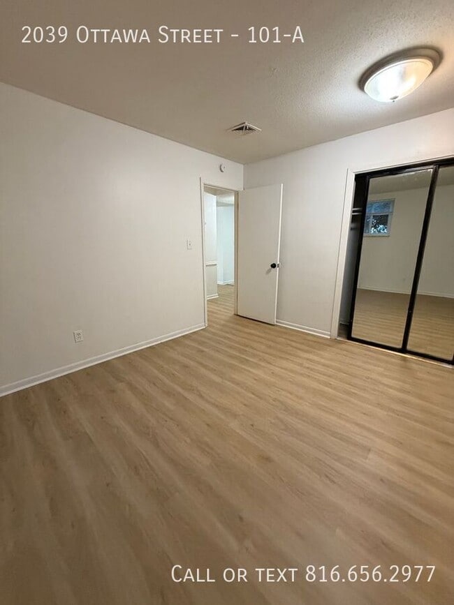 Building Photo - 2039 Ottawa St