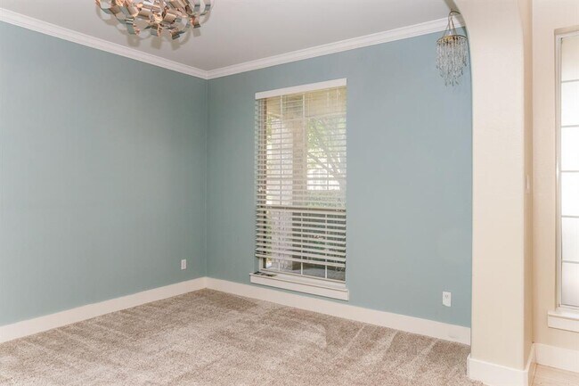 Building Photo - 3006 Covington Pl