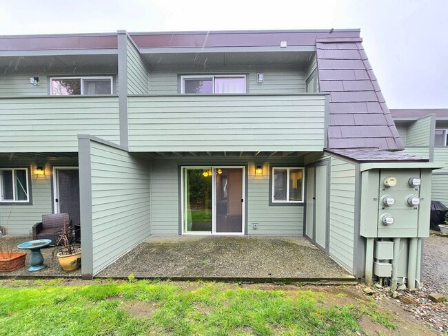 Building Photo - 2 Bedroom Home in Everett  Pet Friendly!
