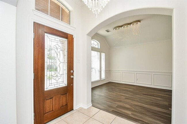 Building Photo - 10206 Hahns Peak Dr