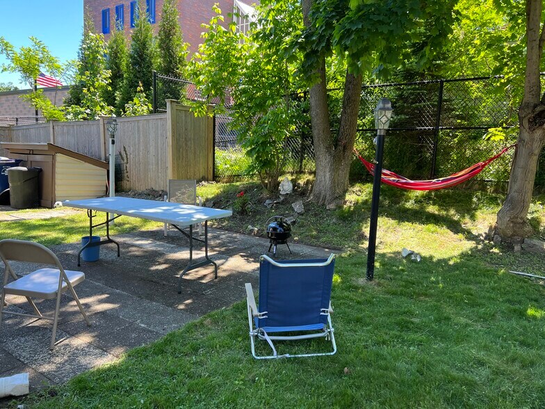 Building Photo - 14 Hazelwood St