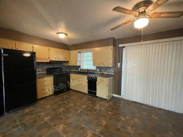 Building Photo - 3255 S Parkview Ave