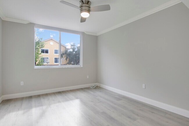 Building Photo - 500 Scotia Dr