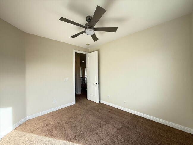 Building Photo - Gated 4BD/3BA home near Red Rock Casino! S...
