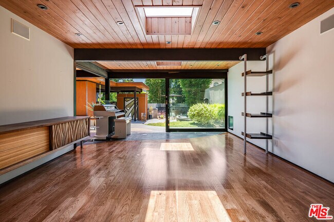 Building Photo - 22277 Buenaventura St
