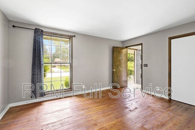 Building Photo - 3127 Larkspur Dr