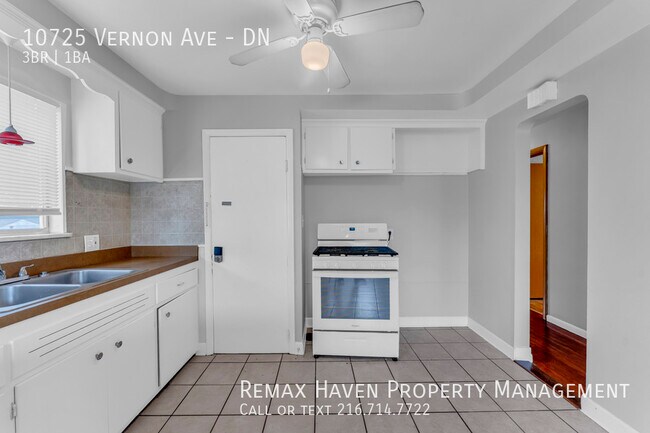 Building Photo - 10725 Vernon Ave