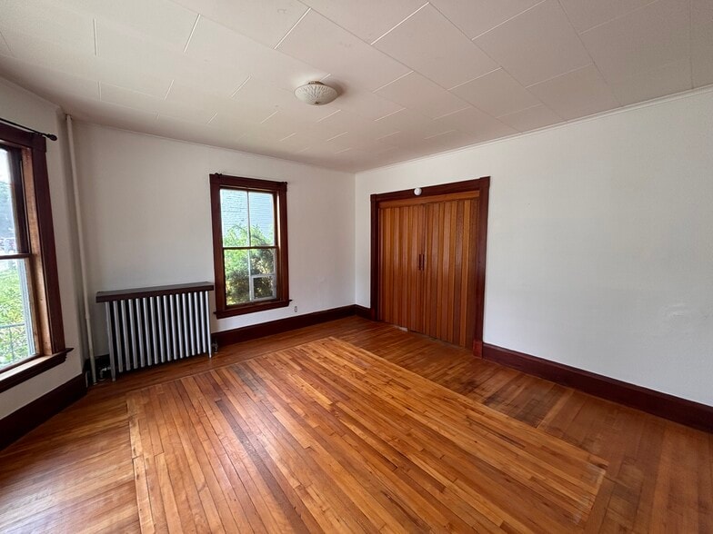 Bedroom 1 - 216 Russell St