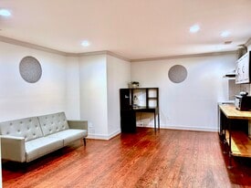 Building Photo - 10217 Cedar Pond Dr