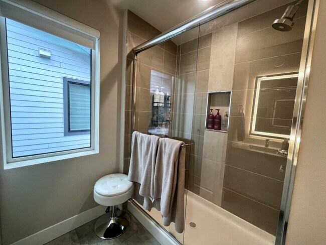 Building Photo - 4179 SE 68th Ave