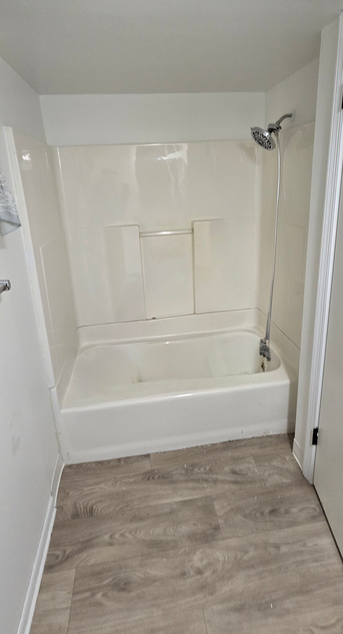 Building Photo - 2209 Shore Dr