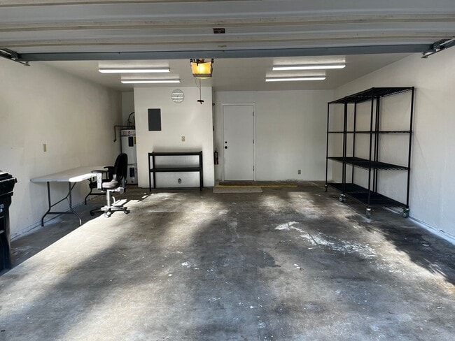 Building Photo - Newly Renovated 2 Bedroom, 2 Bathroom 1050 Sqft. 1/2 Plex Orangevale Home for Lease.