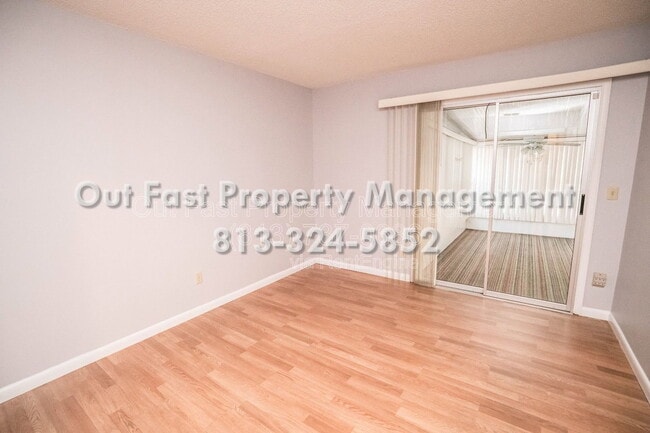 Building Photo - 2764 Kavalier Dr