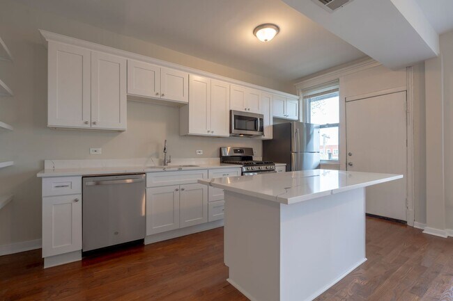 Building Photo - Spacious, Renovated 3 Bedroom 1 Bathroom