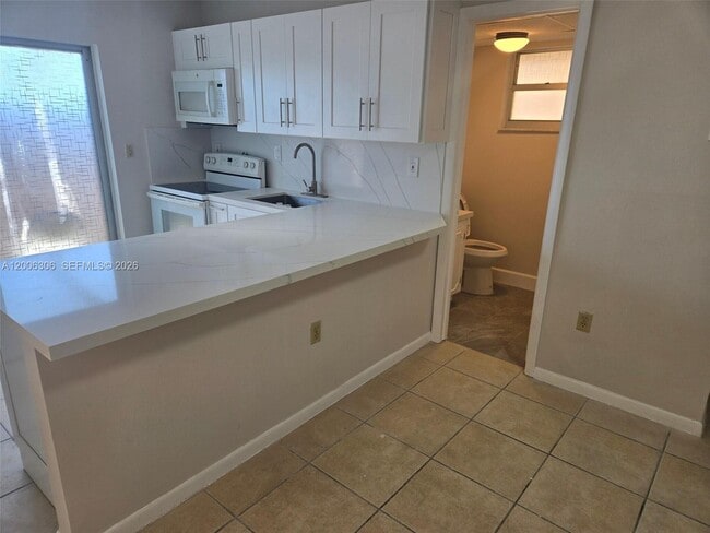 Building Photo - 9011 NE 4th Avenue Rd