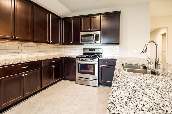 Building Photo - 622 Harvest Bluff Dr