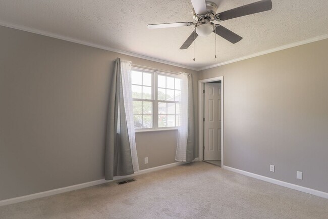 Building Photo - 221 Timberway Dr