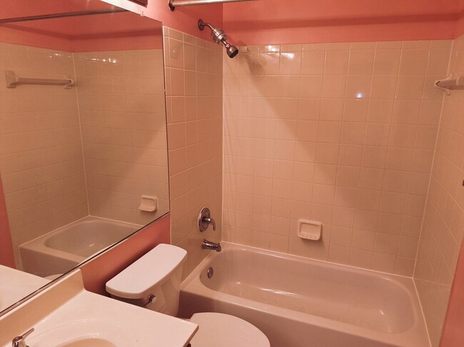 Building Photo - Exceptional End-Unit Townhome with Expansi...
