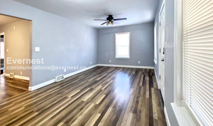 Building Photo - 1402 E 65th St