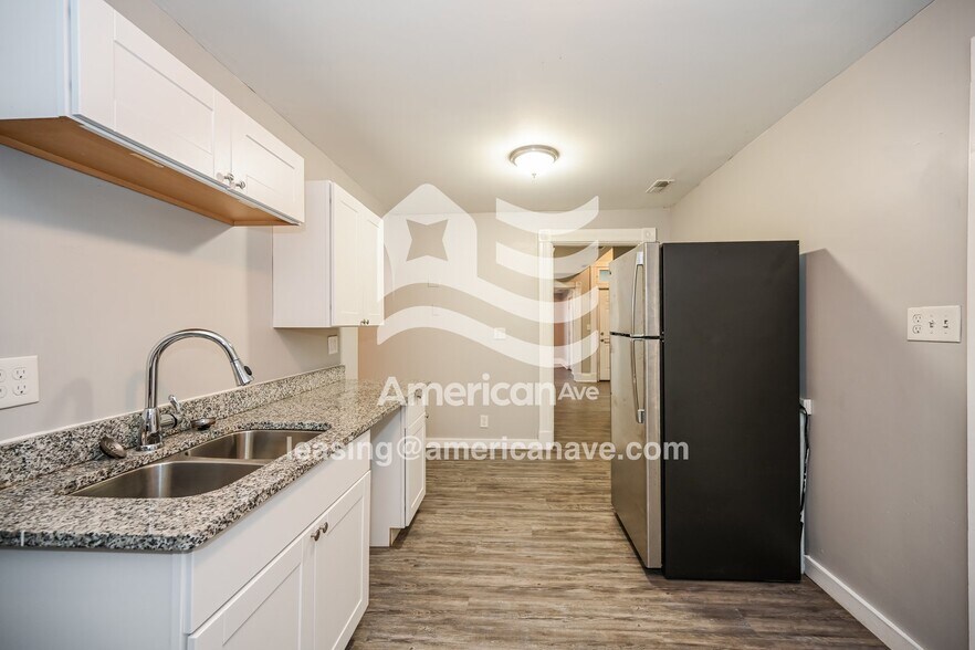 Building Photo - 908 Maple Ave