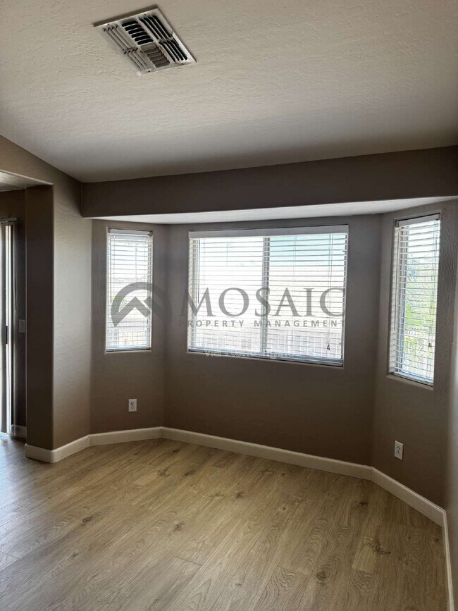 Building Photo - 3356 E Mayberry Ave