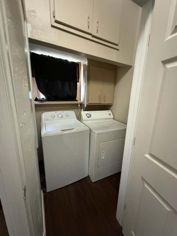 Building Photo - 803 E 3rd St