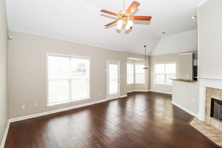 Building Photo - 8249 White Wing Ln