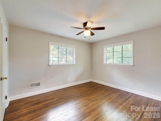 Building Photo - 1520 Mimosa Ave