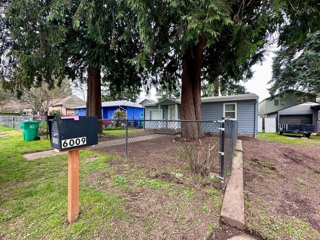 Building Photo - Remodeled 3 Bed 1 Bath Single-Family Home in Pleasant Valley/Powellhurst-Gilbert