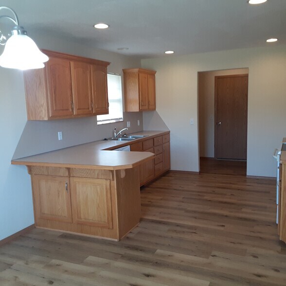 Building Photo - 4475 W Nicholas St