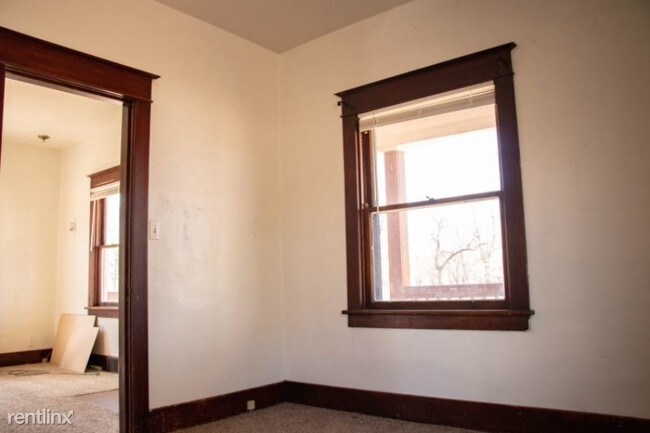 Building Photo - 2 br, 1 bath House - 1120 3rd Ave