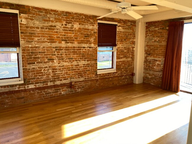 Building Photo - 432 E Rich St