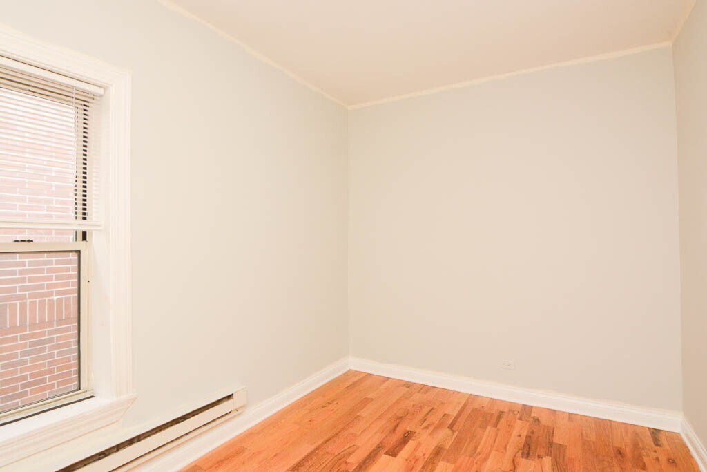 Building Photo - 729 W Barry Ave