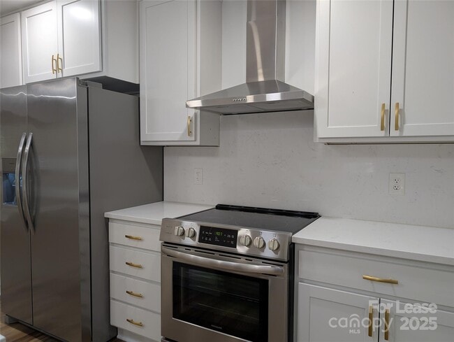 Building Photo - 2700 Ravencroft Dr