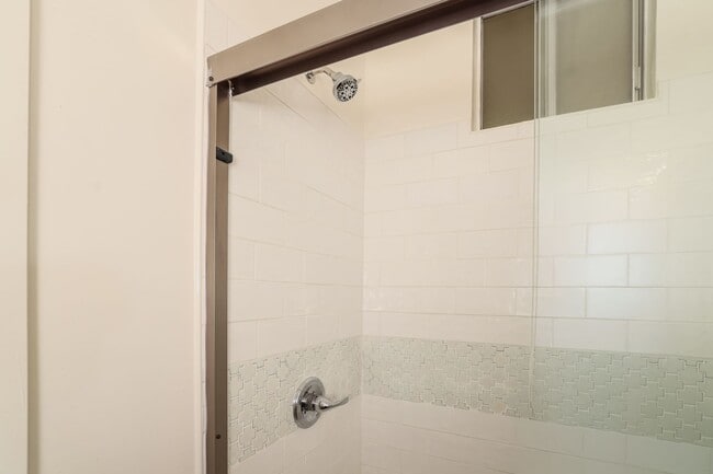 Building Photo - Beautifully Renovated Berkeley Unit!