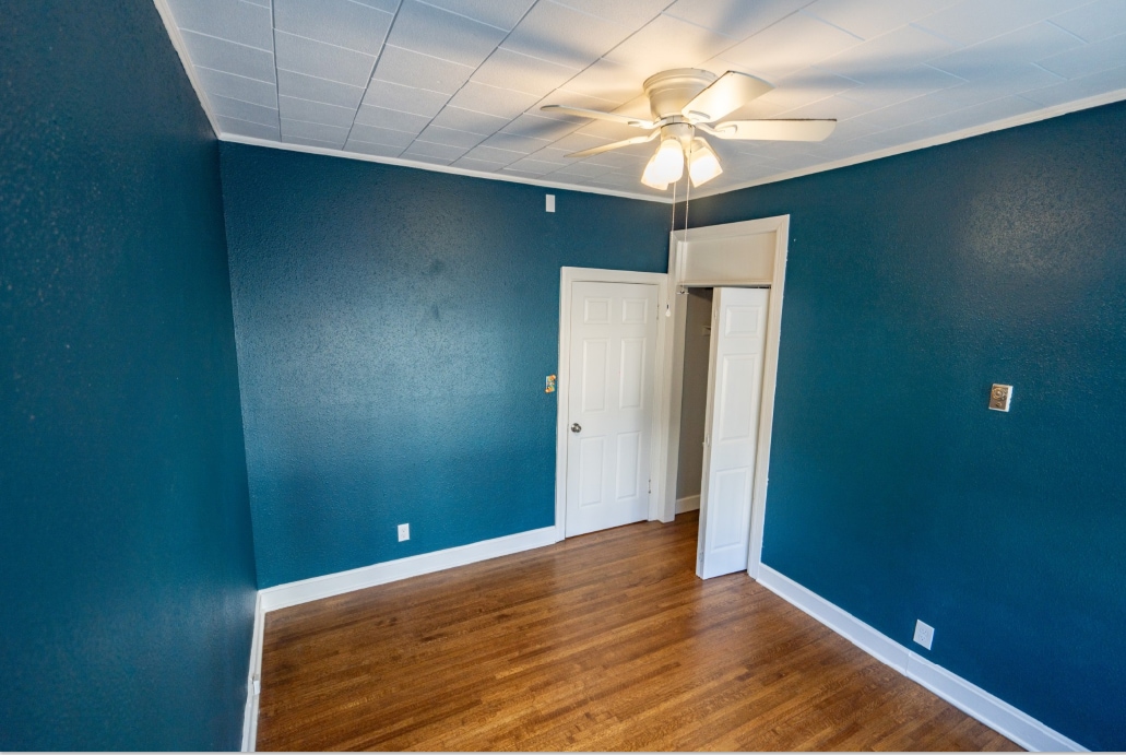 Building Photo - 2208 E 13th St