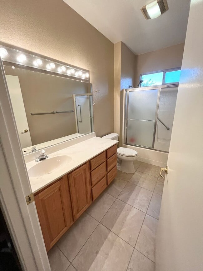 Building Photo - Clean, Cute & Convenient Sun City Roseville Active Adult 55+