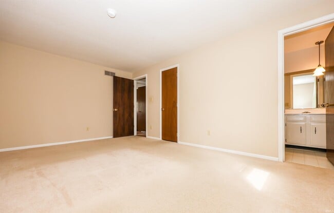 Building Photo - 7104 Tanbark Ln