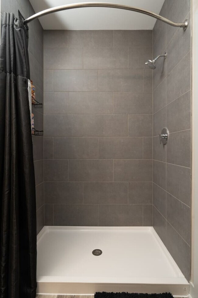 Building Photo - 5825 Sunset Wy