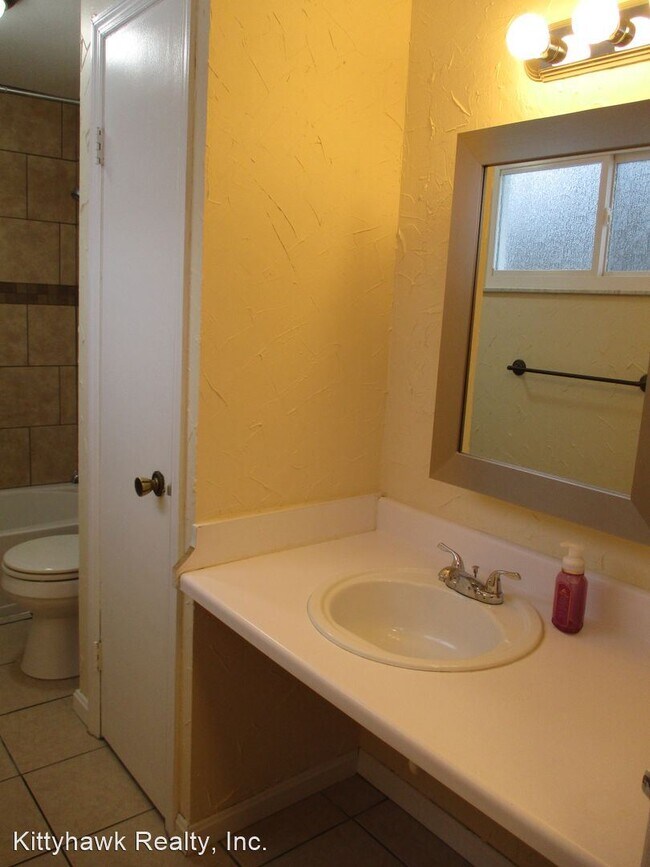 Building Photo - 4 br, 2.5 bath House - 4900 Arrowview Drive